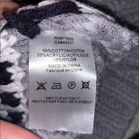 NWT Chaser Gray Fringed Triangle Back Sweater SZ M - Picture 9 of 9